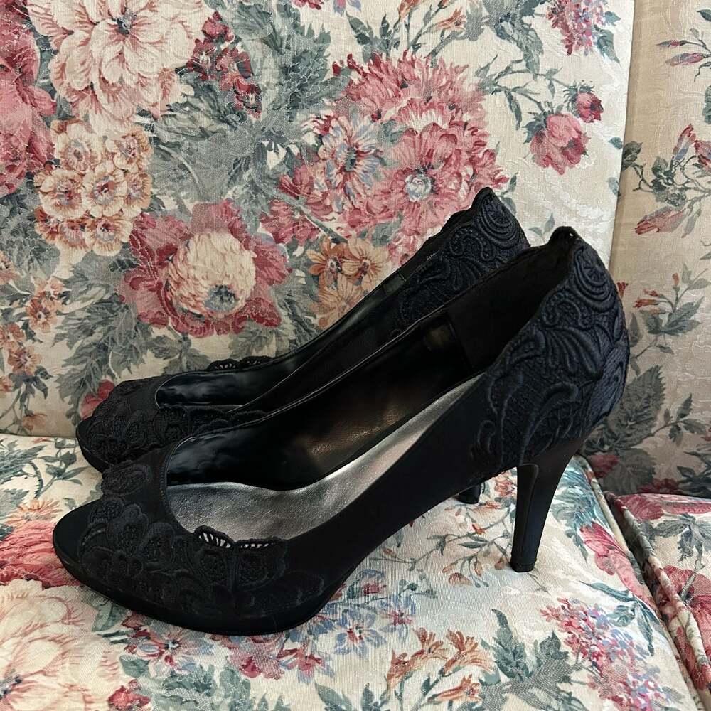 Metaphor Black Lace Peep Toe Stiletto Heels Size 10m w/box